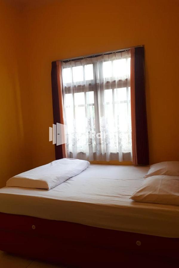 Bromo Indah Lestari Homestay Mitra Reddoorz Pasuruan Exteriör bild