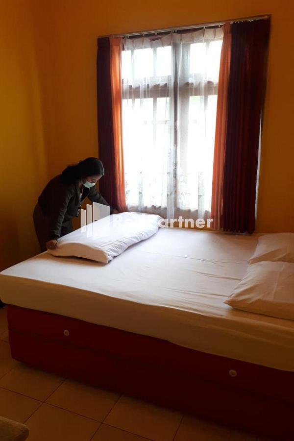 Bromo Indah Lestari Homestay Mitra Reddoorz Pasuruan Exteriör bild