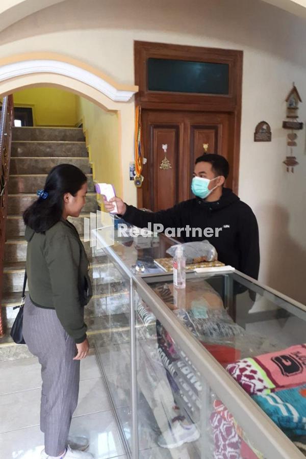 Bromo Indah Lestari Homestay Mitra Reddoorz Pasuruan Exteriör bild