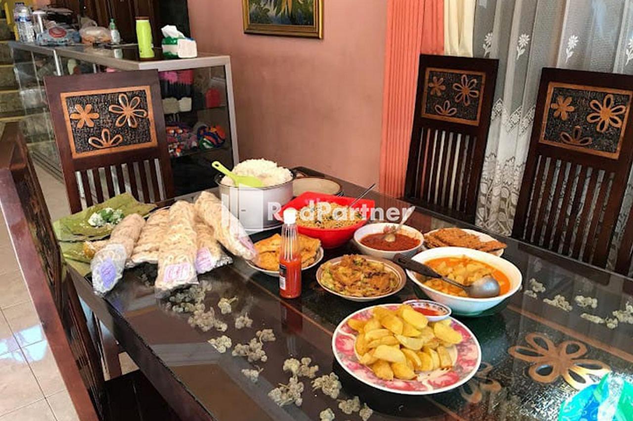 Bromo Indah Lestari Homestay Mitra Reddoorz Pasuruan Exteriör bild