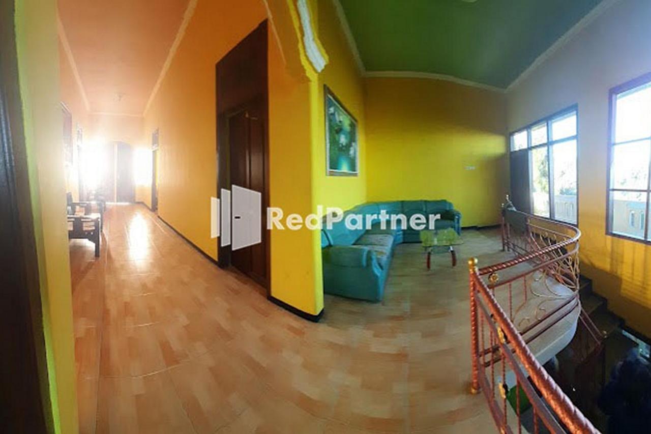 Bromo Indah Lestari Homestay Mitra Reddoorz Pasuruan Exteriör bild