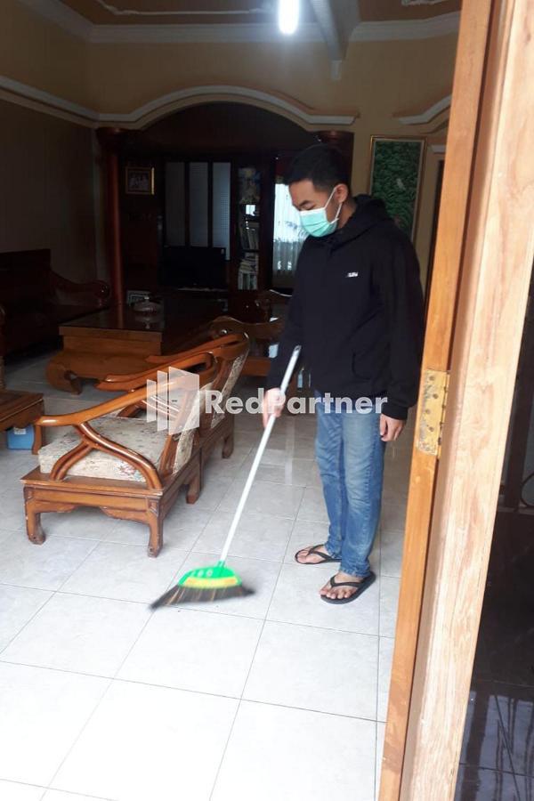 Bromo Indah Lestari Homestay Mitra Reddoorz Pasuruan Exteriör bild