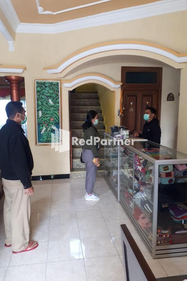 Bromo Indah Lestari Homestay Mitra Reddoorz Pasuruan Exteriör bild