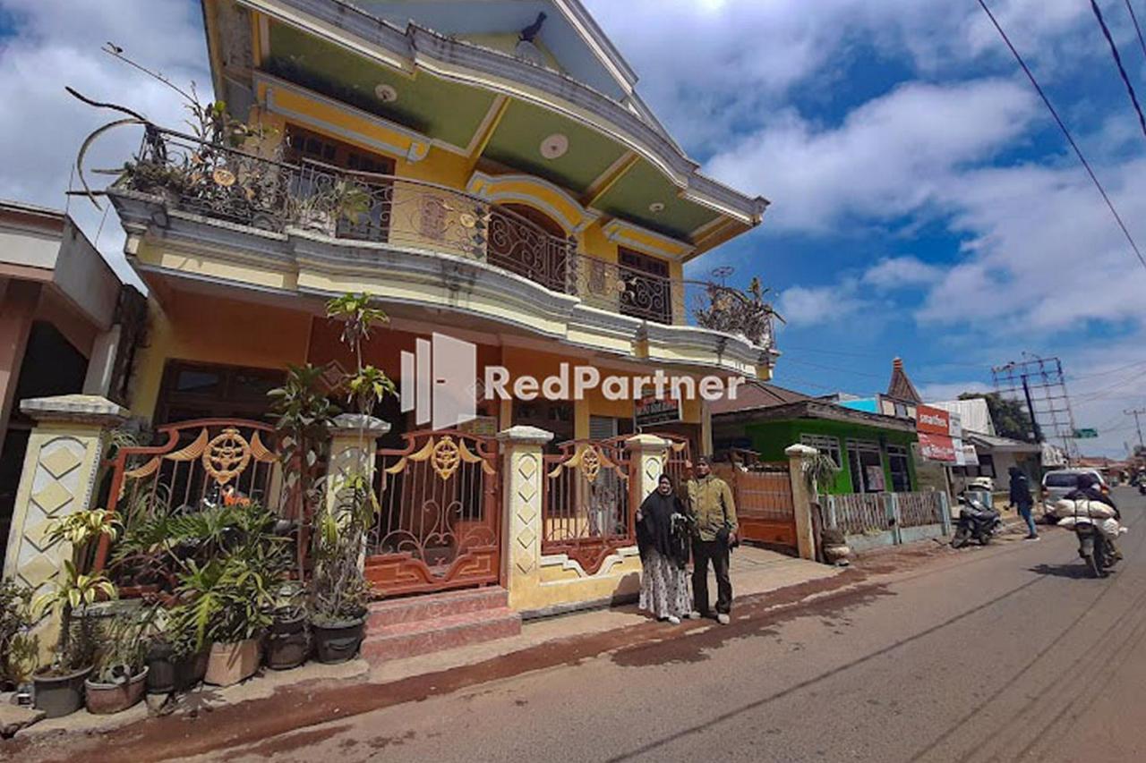 Bromo Indah Lestari Homestay Mitra Reddoorz Pasuruan Exteriör bild